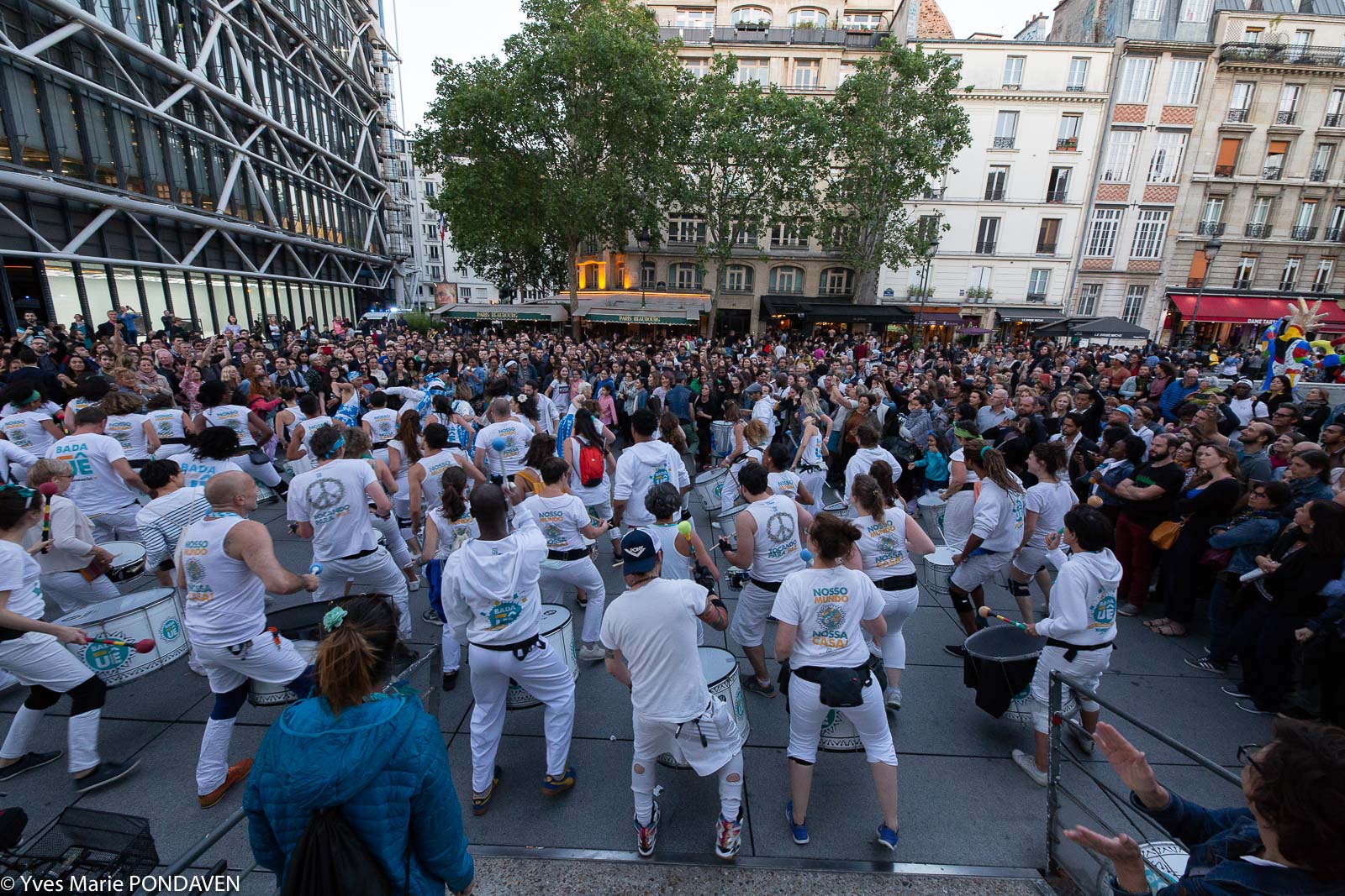 Les Badaue au pied de Beaubourg lors de la fête de la musique 2018